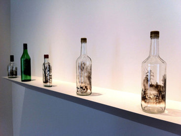 "Картинная галерея" Day.Az: Дым в бутылках от Джима Динджилиена - ФОТО