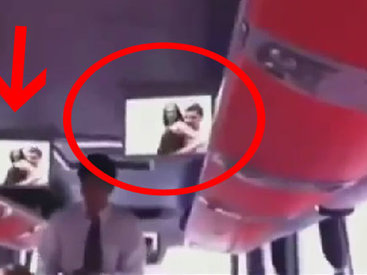 На мониторах пассажирского автобуса показали порно - ВИДЕО