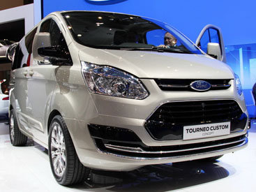 Ford покажет новый семейный фургон - ФОТОСЕССИЯ