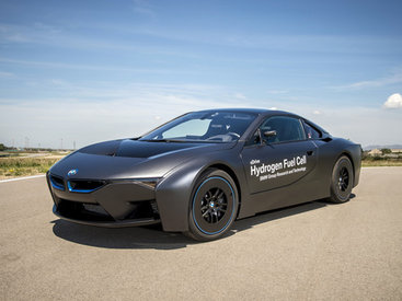 BMW представила водородные прототипы - ФОТО