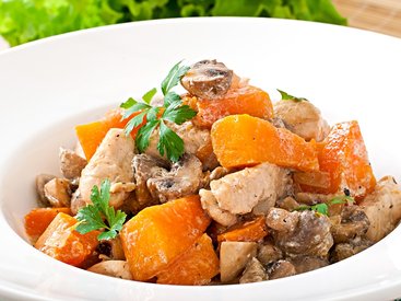Курица с тыквой и шампиньонами в сметане