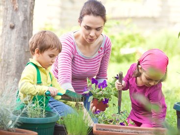 UŞAQLARLA BAĞBANLIQ
