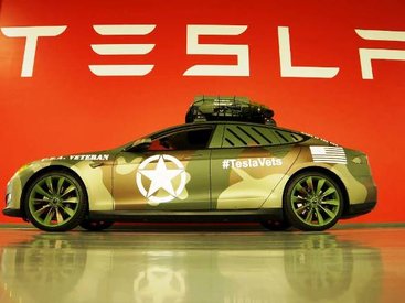 "Тесла" построила "военный" вариант Model S - ФОТО