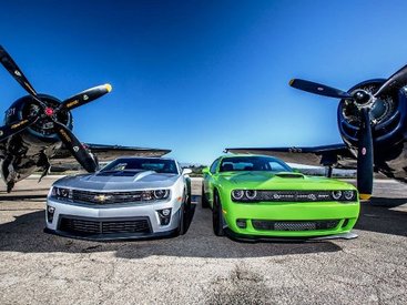 Сравнительный тест Chevrolet Camaro ZL1 против Dodge Challenger SRT Hellcat - ФОТО