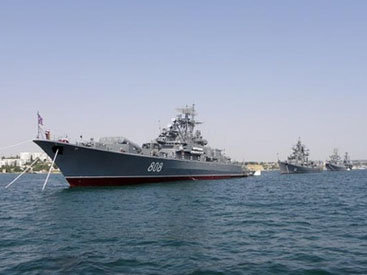 Отряд кораблей Каспийской флотилии РФ прибыл в порт Баку