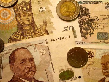 Власти Грузии признали, что не могут остановить обвал лари