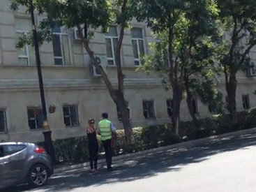 Bakıda telefon şousu: yol polisi kimdən qorxdu? - VİDEO