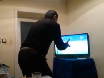 Самый ярый азербайджанский болельщик футбола "сотрясает" Интернет - ВИДЕО