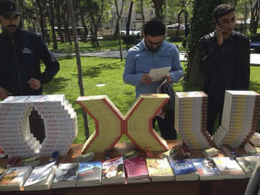 Bakının musiqi bağında ümid, sevinc və kədər satılır - FOTO