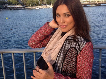 Azərbaycanlı modeli İtaliyada belə əyləndi - FOTO