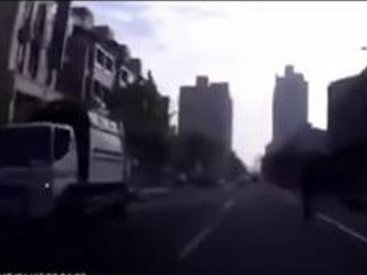 Водитель-маньяк: 4 аварии за минуту - ВИДЕО