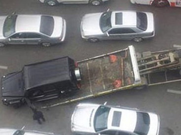 Bakıda Mersedes Gelandewagen düşdü, Mitsubishi Pajero-nu əzdi - FOTO