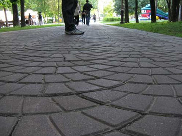 Просто возмутительно! Пешеходы в ужасе от тротуаров – ФОТО