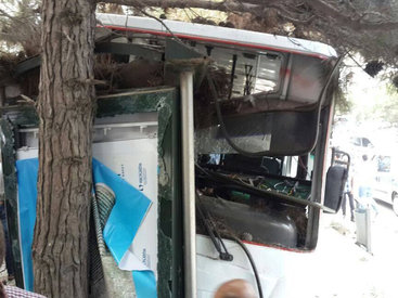 Автобус врезался в остановку в Баку, много пострадавших - ОБНОВЛЕНО - ФОТО