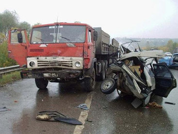 "Kamaz" "Vaz"la toqquşdu: ölən var
