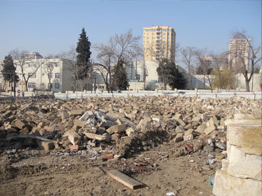 В центре Баку снесен жилой дом – ФОТО