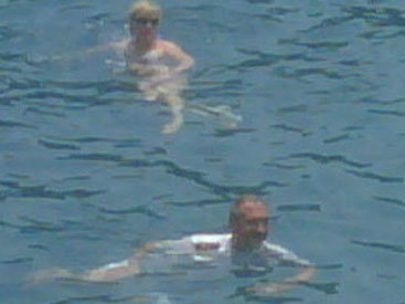 Капитан корабля, бросив штурвал, покинул корабль - ФОТО