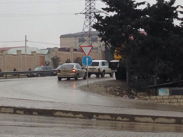 Yol polisinə qazanc gətirən yol nişanını dəyişdilər - FOTO