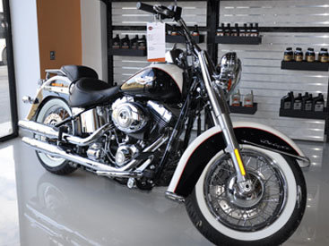 Легенда на двух колесах: Harley-Davidson рассекает по улицам Баку - ФОТОСЕССИЯ