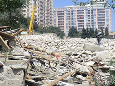 Bakı Dövlət Universitetinin yataqxanaları sökülür - FOTO