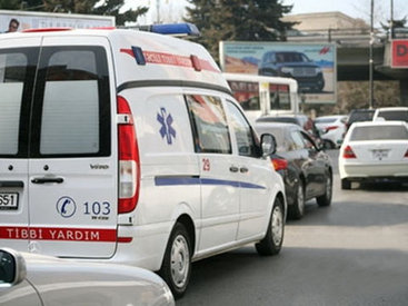 Avtomobil piyadanı vurub