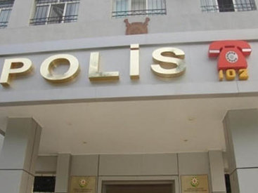 Polis bölməsində insident: Qapı və pəncərələr sındırıldı