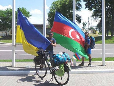 Велотур "Во имя Азербайджана": Рамиль Зиядов достиг Львова - ФОТО