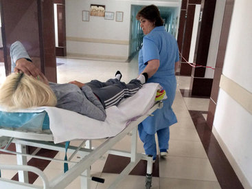 Generalın qohumunun döydüyü qız xəstəxanaya yerləşdirildi