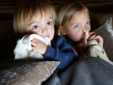 Ученые доказали: страхи передаются детям от отца