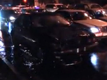 Paytaxtda "Mercedes" yandı, yolu bağladı - YENİLƏNİB - VİDEO - FOTO