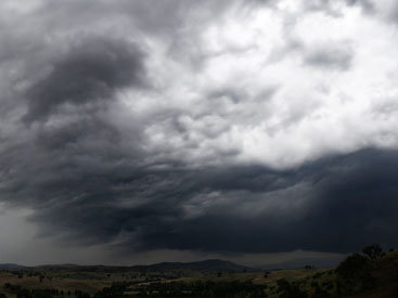 Власти Франции подсчитывают ущерб от мощного урагана