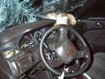 İsmayıllıda Mercedes dərəyə yuvarlandı: 1 ölü, 1 yaralı