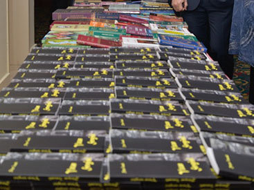 Aktauda Ulu Öndər Heydər Əliyevə həsr olunmuş şeirlər kitabı təqdim olunub – FOTO