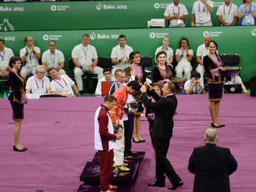 Президент Ильхам Алиев лично наградил азербайджанских спортсменов-победителей Евроигр - ВИДЕО