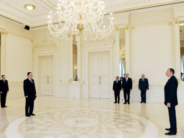 Президент Азербайджана принял верительные грамоты посла Румынии - ФОТО