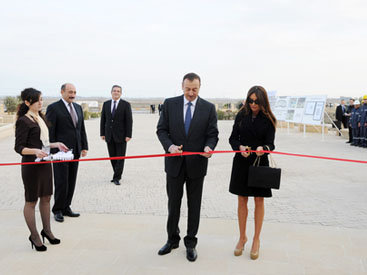 Президент Ильхам Алиев и его супруга Мехрибан Алиева приняли участие в открытии музея, построенного в Гобустанском заповеднике – ФОТО