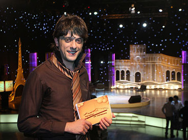 Представитель Армении на "Евровидении" предстал в образе Гитлера