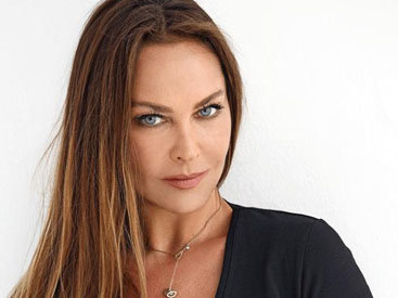 Хулья Афшар стала служанкой