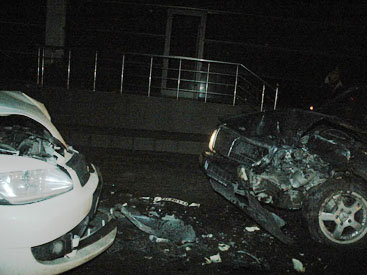 В Баку столкнулись “Mercedes” и “Mitsubishi”- ФОТО