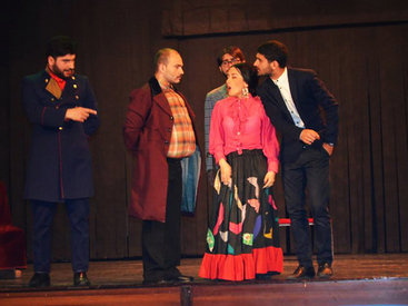 Азербайджанские студенты поставили пьесу Гоголя - ФОТО