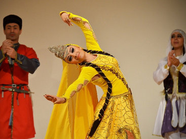 Azərbaycan XX ənənəvi Dunay mahnı və rəqs festivalında - ФОТО