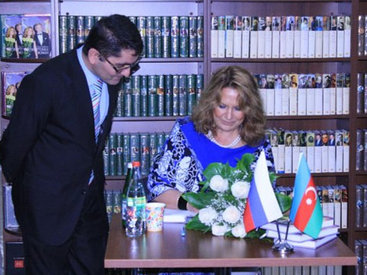 Презентована книга Нины Пушковой, переведенная на азербайджанский язык - ФОТО