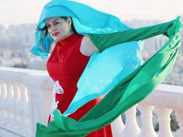 Elza Seyidcahana Fransadan qeyri-adi geyim göndərdilər - FOTO