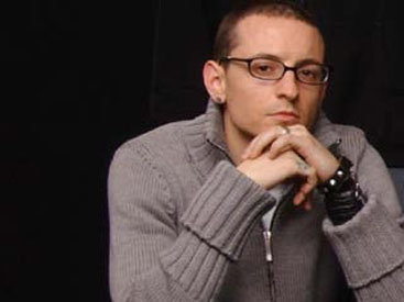 Солист группы Linkin Park принимает поздравления