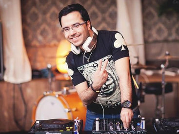 Qəzaya düşən Dj Çinanın yeni bahalı avtomobili - FOTO