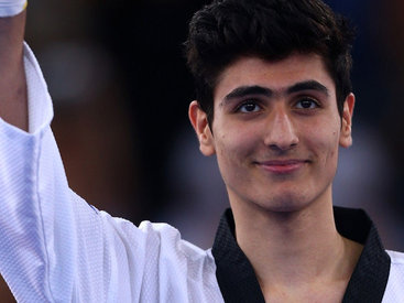 Qızıl medalçımız özünə maşın aldı - FOTO