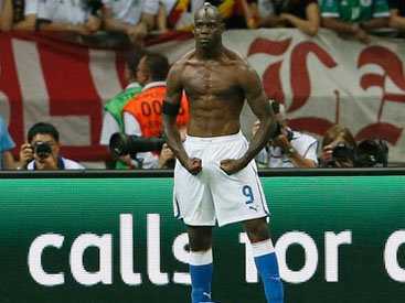 Марио Балотелли посвятил свои голы маме