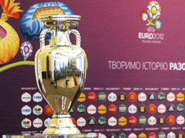 Кубок Евро-2012, спасенный от воров, намеренно поврежден