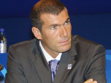 Зидан подал в суд на французского комика