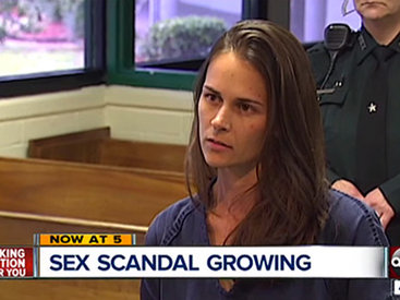 Учительница сядет на 22 года за секс с тремя подростками